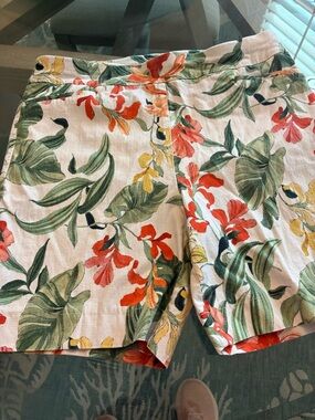 Chicos Women's Floral Linen-Blend Shorts - White with Green & Coral Print